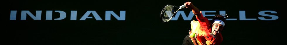 Zverev sirve durante el partido de los octavos contra Nadal.