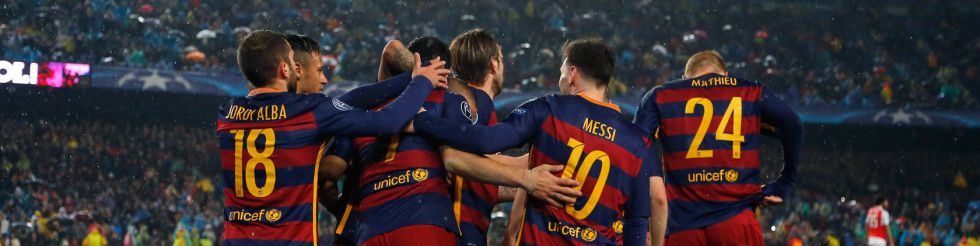 Els jugadors del Barça celebren un gol contra l'Arsenal.
