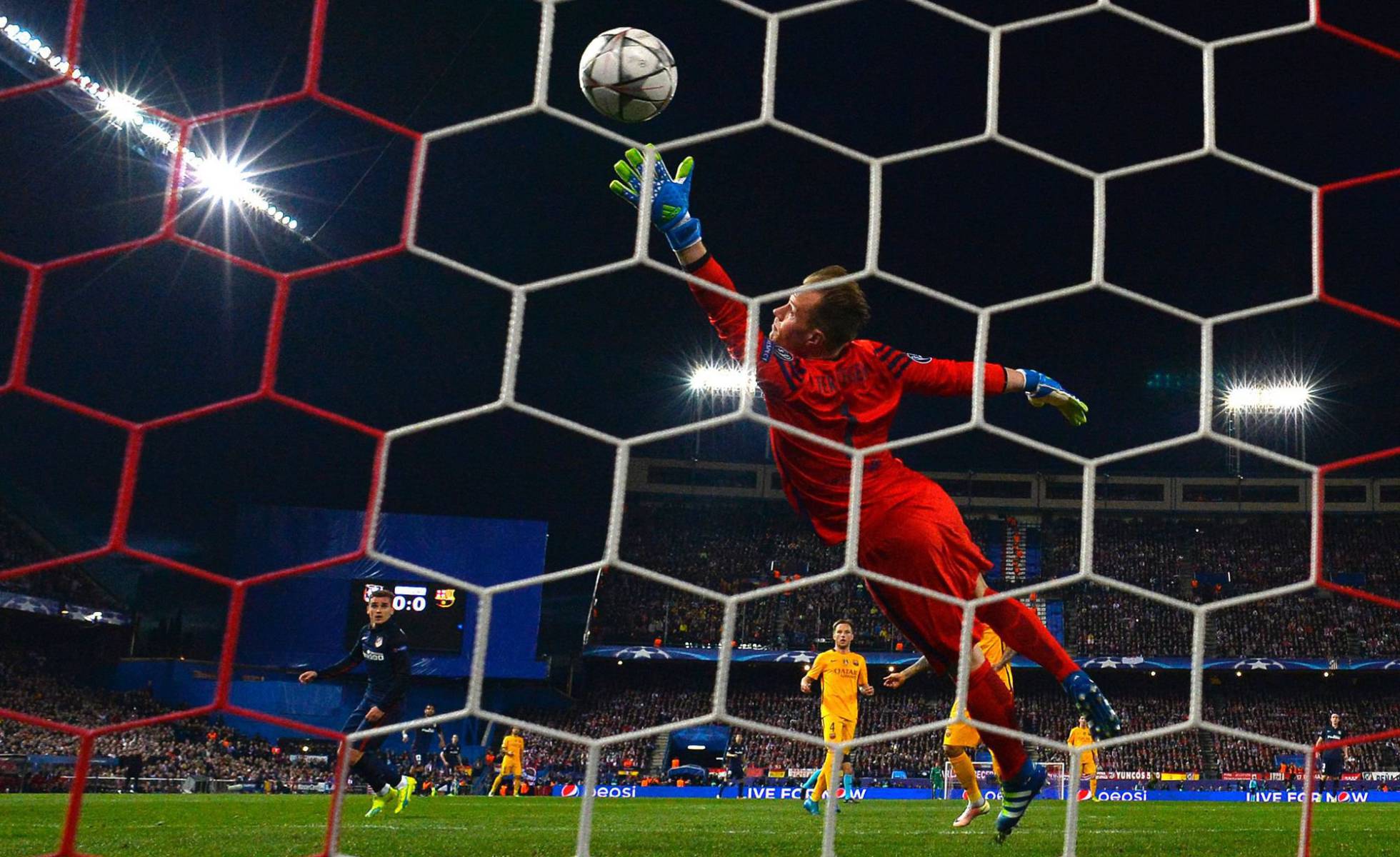 Momento del primer gol de Griezmann.