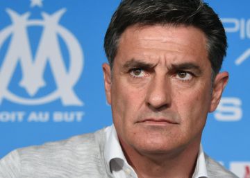 Míchel, con pie y medio fuera
del Olympique de Marsella