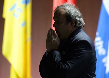 Platini seguirá cuatro años en fuera de juego