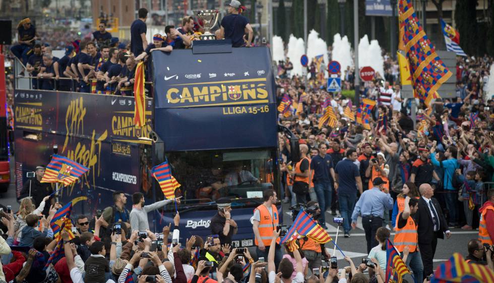 Los jugadores del Barça celebran el título de la Liga.