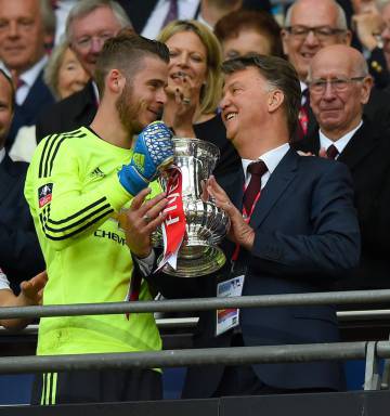 De Gea y Van Gaal, con la FA Cup.