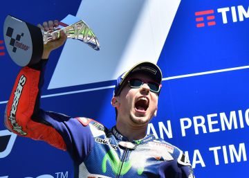 Majúscula victòria de Lorenzo davant de Márquez sobre la línia de meta
