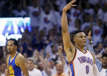 Oklahoma deja a los Warriors al borde del abismo