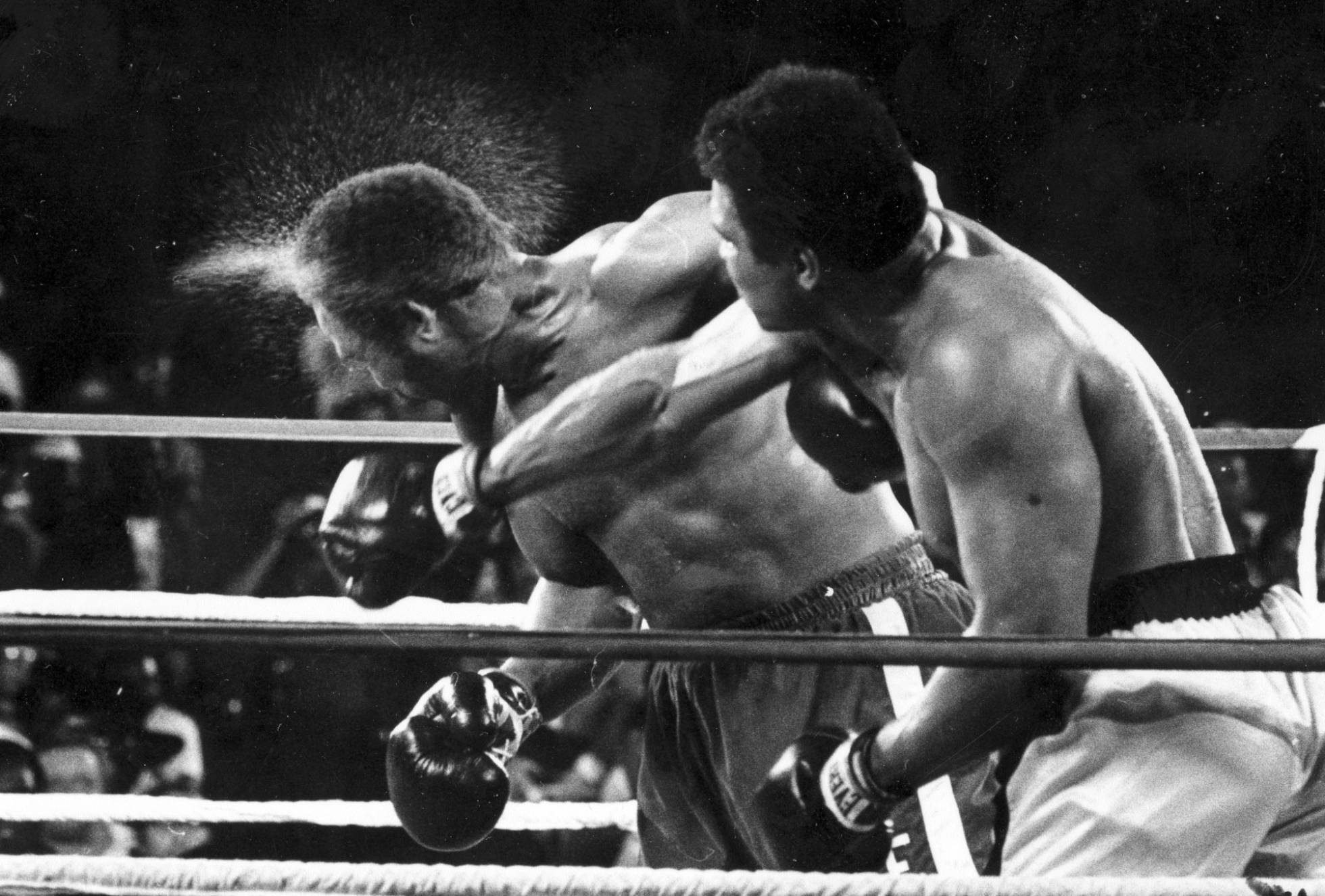 Derechazo de Ali a Foreman en su combate de 1974. Derechazo de Ali a Foreman en su combate de 1974.