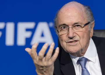 Blatter dice que fue testigo de sorteos amañados con ‘bolas calientes’
