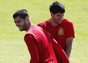 Morata bromea con San José. Morata bromea con San José.