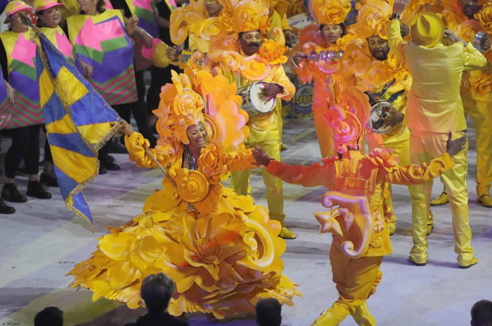 Integrantes de la escuela de samba Unidos da Tijuca, en la ceremonia. Integrantes de la escuela de samba Unidos da Tijuca, en la ceremonia.