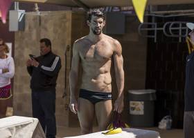 Phelps irrumpe en la piscina de Río