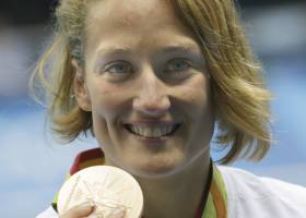 Mireia Belmonte gana la medalla de oro en los 200 mariposa