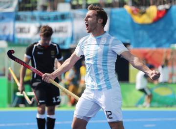 Lucas Vila celebra su gol ante la tristeza de los alemanes.