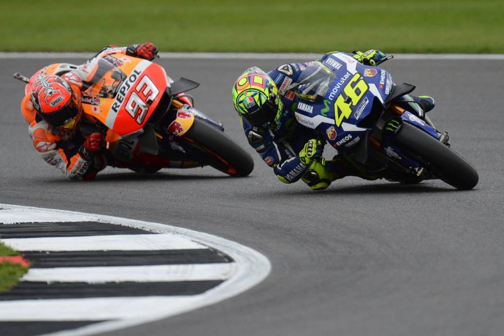 Rossi y Márquez, en la carrera del GP de Gran Bretaña. 