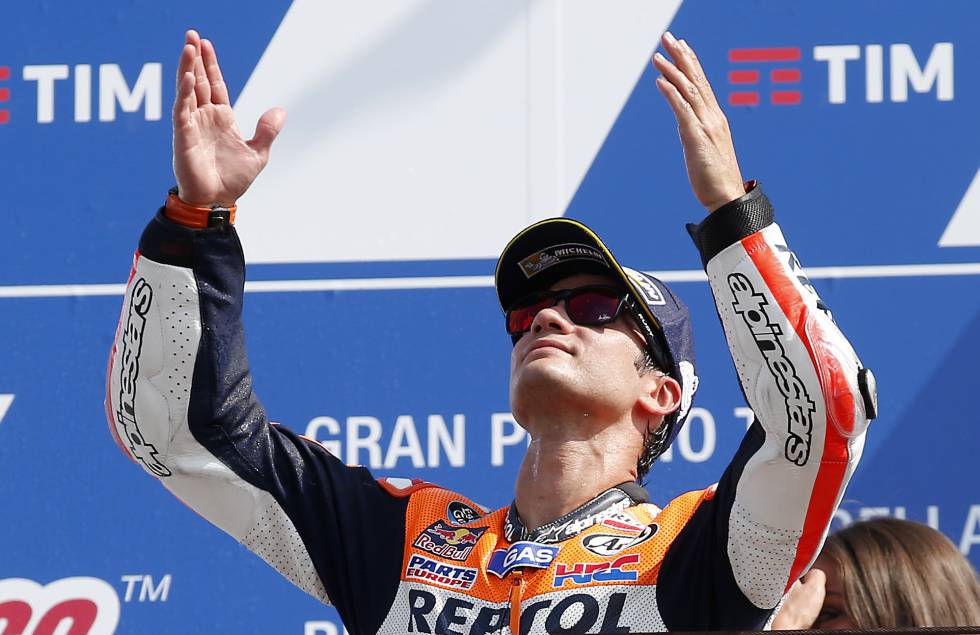 Dani Pedrosa celebra su victoria en el GP de San Marino. Dani Pedrosa celebra su victoria en el GP de San Marino.