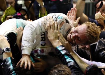 Rosberg vence en Singapur y vuelve a liderar el Mundial Rosberg vence en Singapur y vuelve a liderar el Mundial