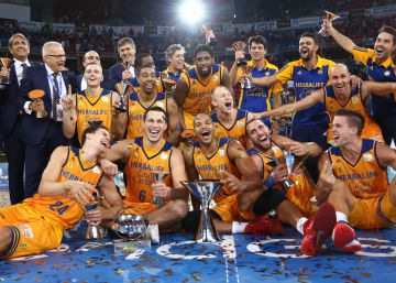 El Gran Canaria inaugura su vitrina tras arrollar al Barça El Gran Canaria inaugura su vitrina tras arrollar al Barça