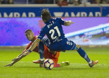 El Alavés aprovecha los regalos del Granada