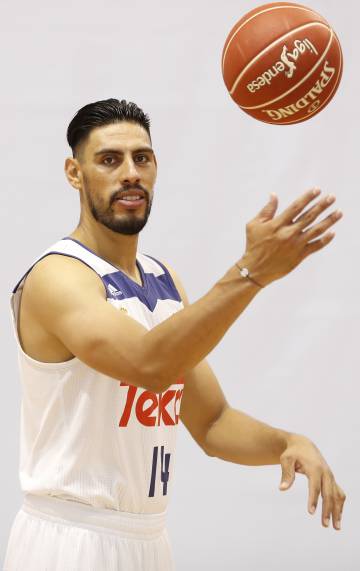 Gustavo Ayón