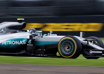 Los Mercedes copan la primera línea en Suzuka