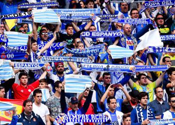 El Espanyol expedienta a los radicales