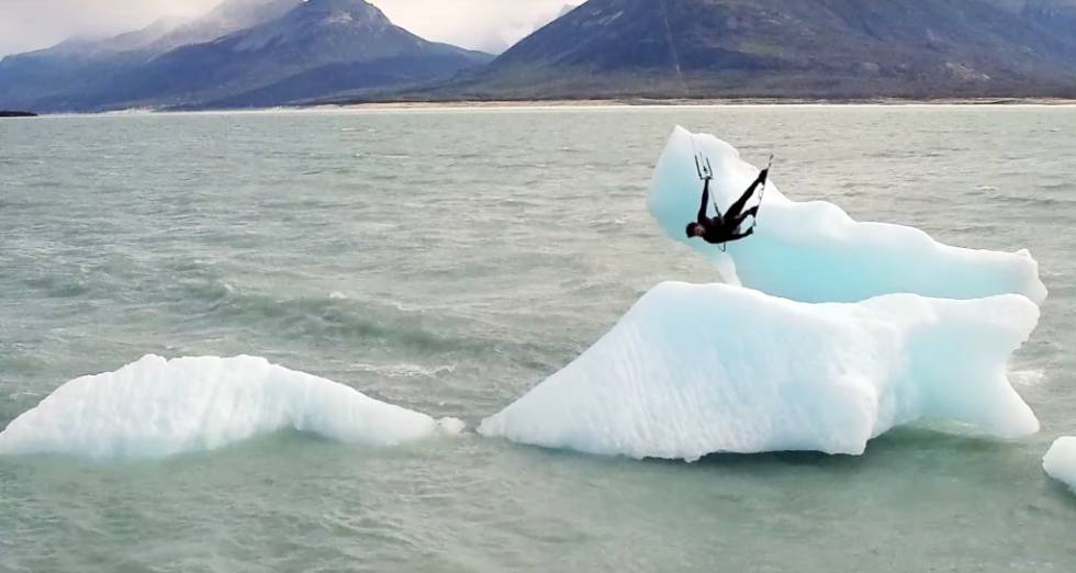 Kitesurfing en el Lago Argentino, sobre los iceberg del Perito Moreno