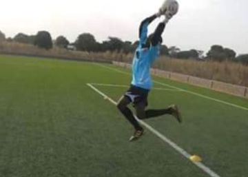 Goleira da seleção gambiana morre afogada ao tentar chegar à Europa