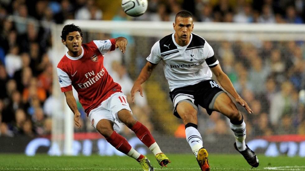 Carlos Vela durante un partido con el Arsenal en 2010