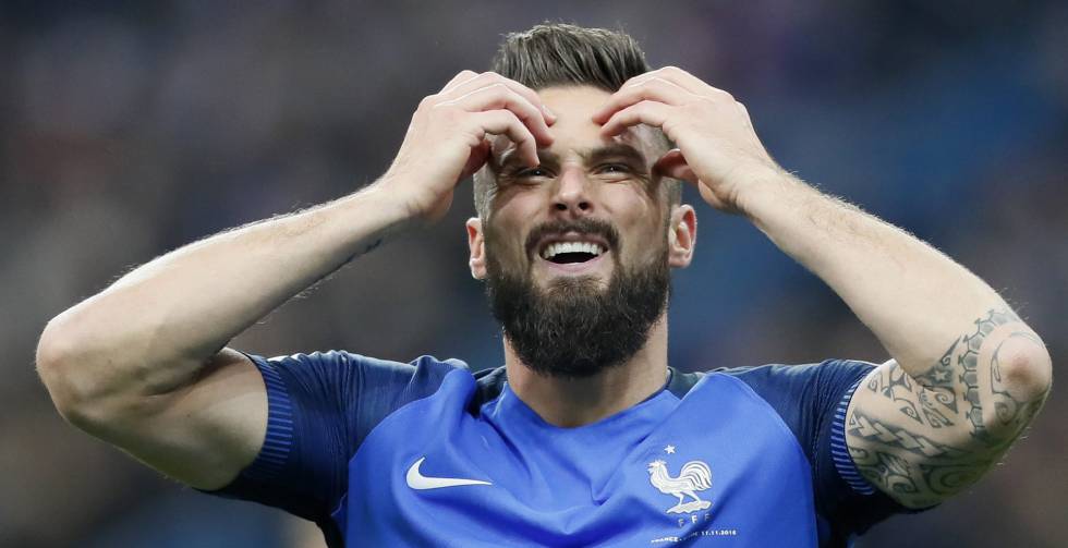Olivier Giroud lamenta una ocasión fallada por la selección francesa.