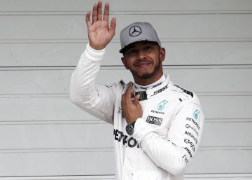 Hamilton supera a Rosberg