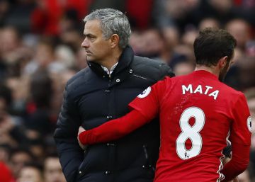 Giroud iguala el gol de Mata y evita la derrota del Arsenal ante el Manchester United Giroud iguala el gol de Mata y evita la derrota del Arsenal ante el Manchester United
