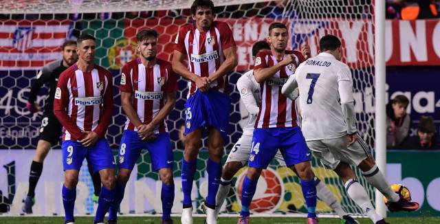 Cristiano Ronaldo lanza la falta del primer gol.