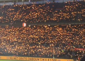 La afición del Feyenoord rinde homenaje a la madre de un jugador La afición del Feyenoord rinde homenaje a la madre de un jugador