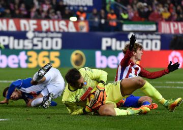 El Espanyol fuerza otro paso atrás del Atlético