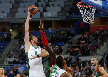 El Baskonia juguetea con el Darussafaka turco