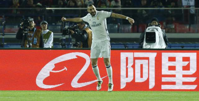 Benzema celebra su gol al Kashima en la final del Mundial de Clubes.