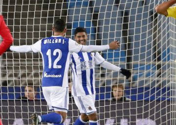 Carlos Vela anota el gol más fácil de su carrera