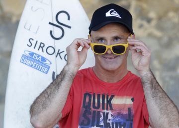 “Surfeaba a escondidas” “Surfeaba a escondidas”