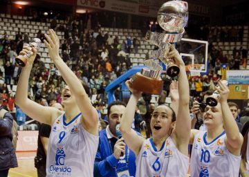 Silvia Domínguez rescata el título de Copa para el Perfumerías Silvia Domínguez rescata el título de Copa para el Perfumerías