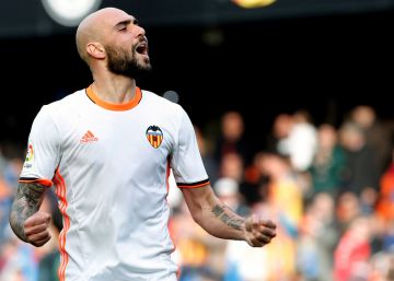 El Valencia aprovecha la concesión del Athletic El Valencia aprovecha la concesión del Athletic