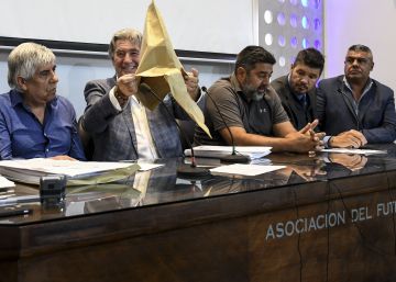 Tres empresas se disputan la televisación del fútbol argentino