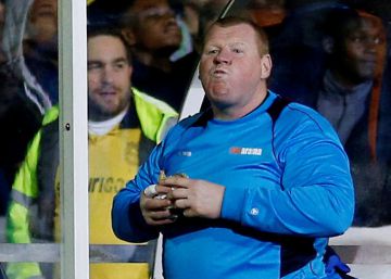 FA investiga se goleiro do Sutton lucrou com aposta ao comer pastel