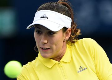 Muguruza tropieza con el dolor