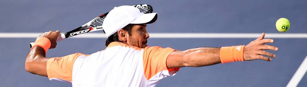 Verdasco, durante el partido contra Monfils en Dubái.