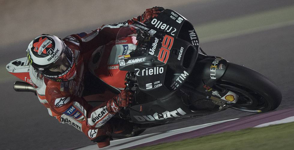 Lorenzo, en Qatar, con el nuevo carenado de la Ducati.