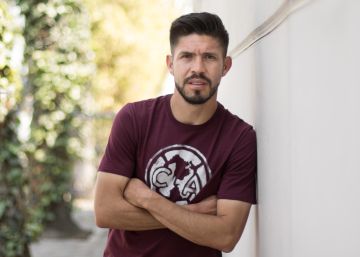 Peralta posa en las instalaciones del América