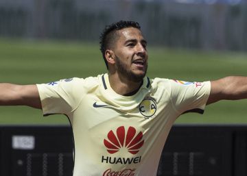 Cecilio Domínguez festeja el último gol de América