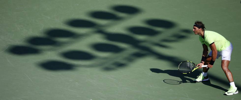 Nadal, al resto durante el partido contra Mahut.