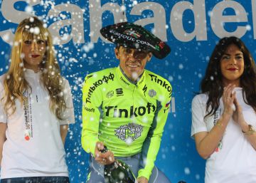 La Vuelta al País Vasco también baja a las azafatas del podio La Vuelta al País Vasco también baja a las azafatas del podio