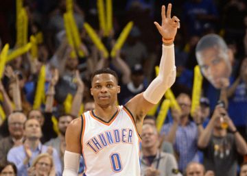 Russell Westbrook iguala o recorde de triplos-duplos em uma temporada da NBA