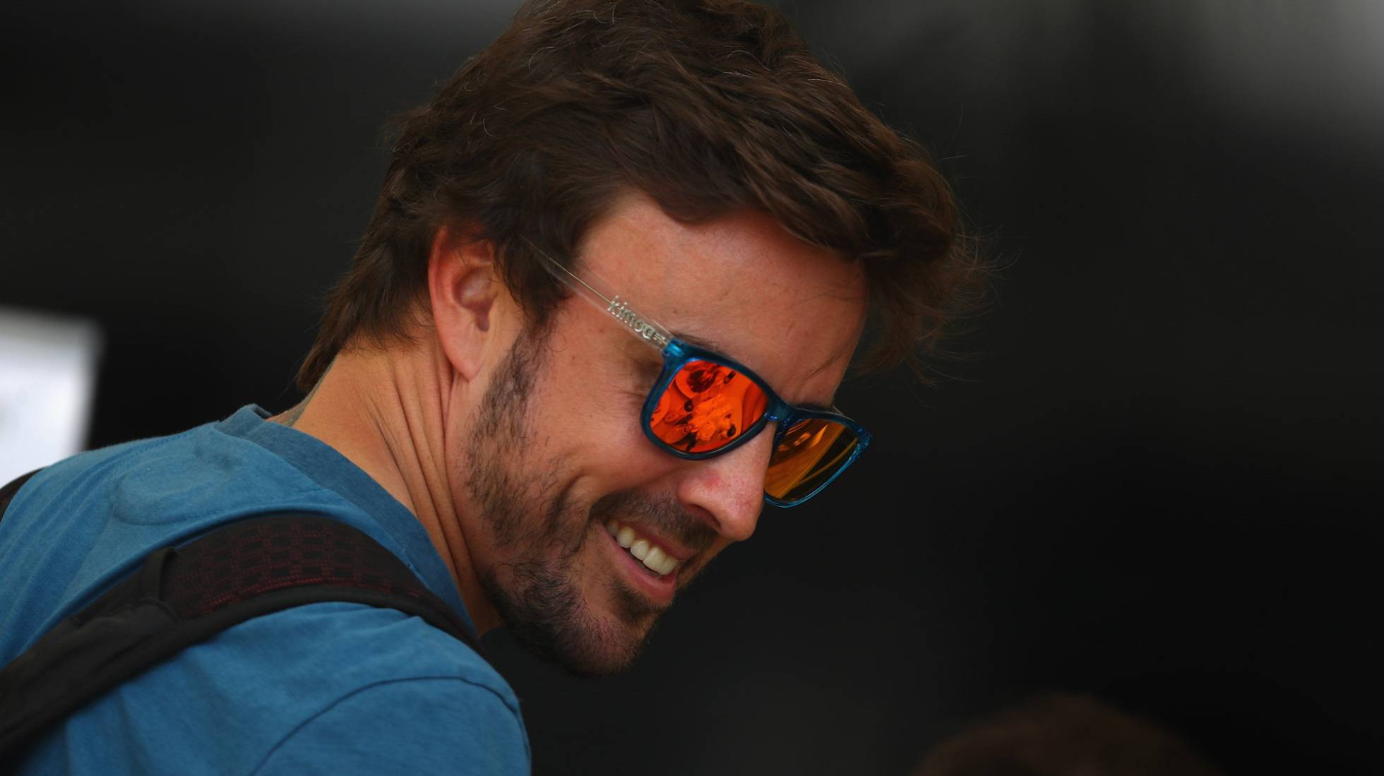 Alonso, este jueves en el paddock de Barein.